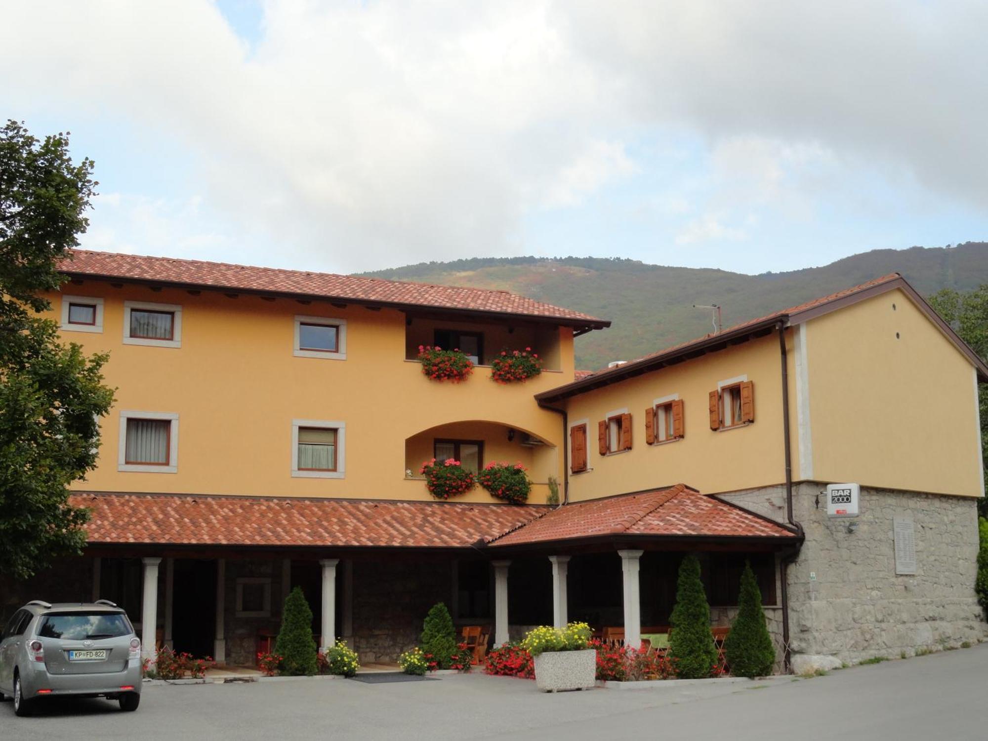 Guest House Pod Slavnikom Podgorje  Bagian luar foto