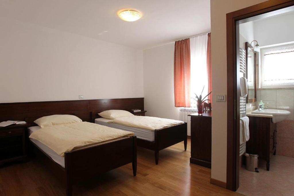 Guest House Pod Slavnikom Podgorje  Ruang foto